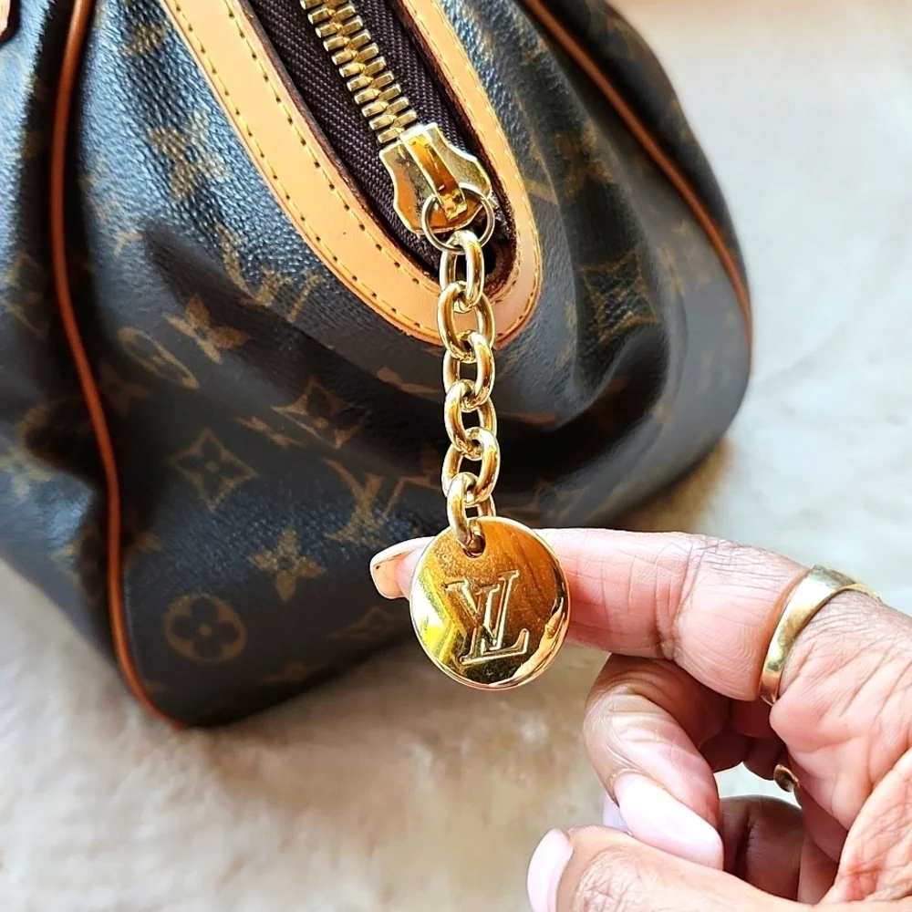Louis Vuitton Tivoli‎ GM Shoulder Bag with Monogram Canvas.. 16×11×8